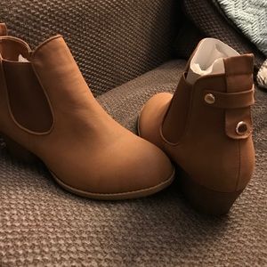 NWOT Boots size 8